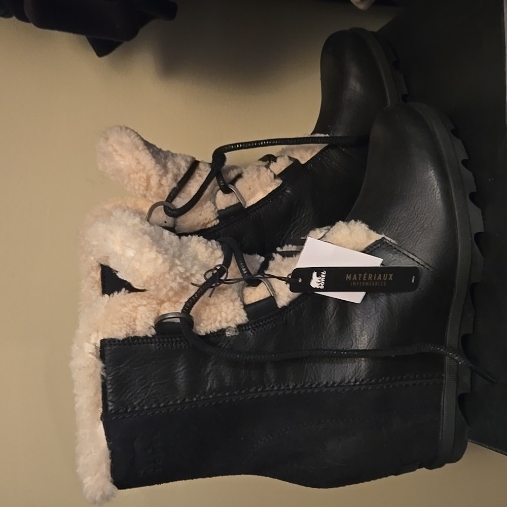 Sorel Joan of Artic wedge shearling NEW with box